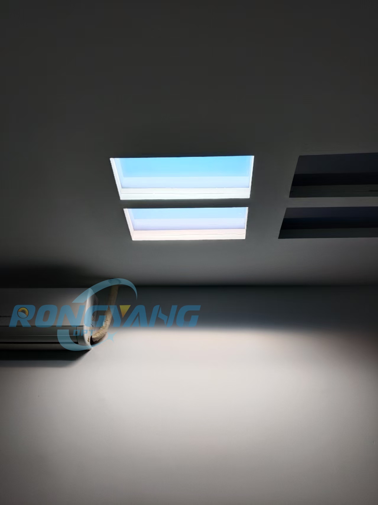 최신 회사 블로그 Artificial Skylight vs Real Skylight: Cost and Installation Comparison