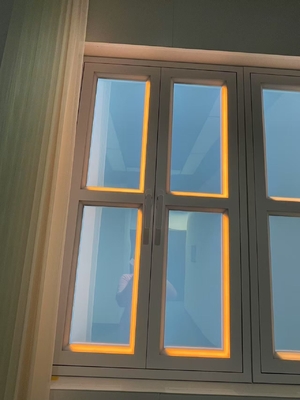 주문 스마트 가짜 창문 조명 CRI 95 벽걸이형 L1332*W781*H66mm 앱 및 리모컨으로 제어하여 자연스러운 분위기 연출 온라인 제조